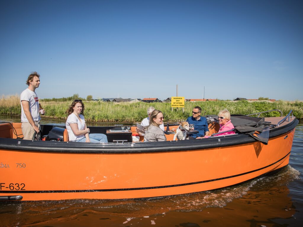 Maxima 750 sloop (12 persons) in Heeg