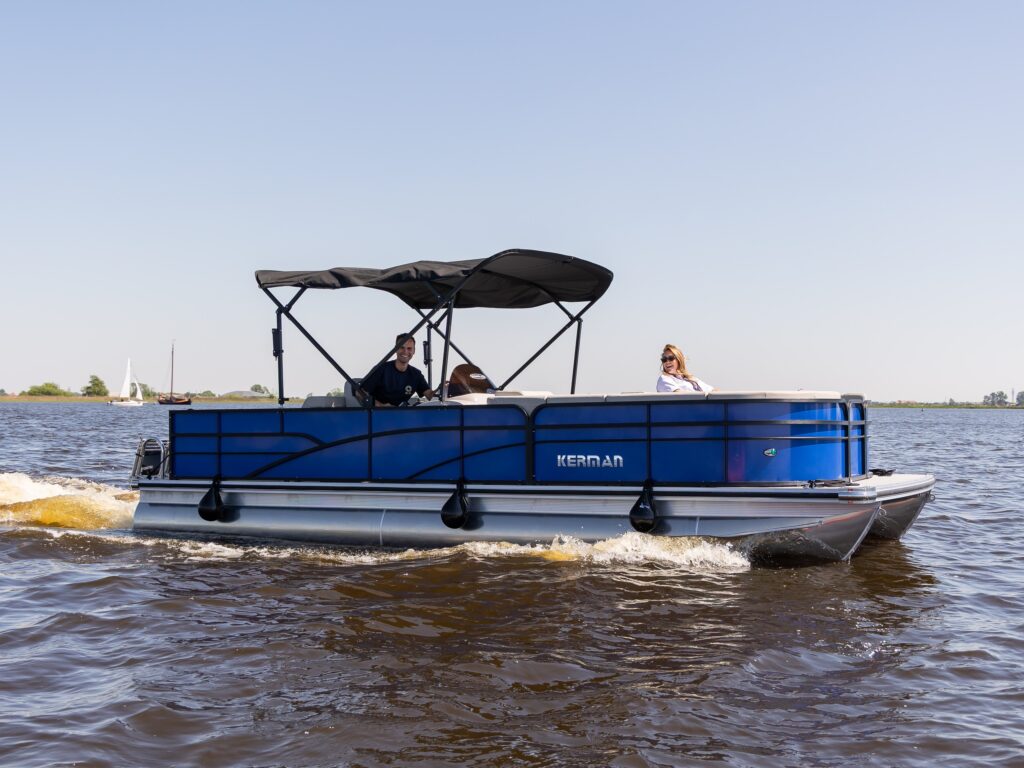 Lounger 750 boot (12 personen) in Heeg